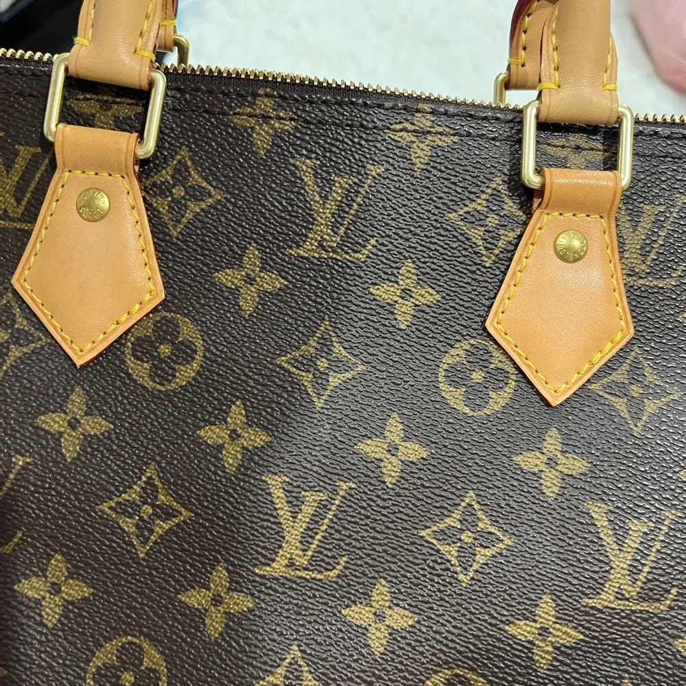 Louis Vuitton Monogram Speedy 40 Handbag in Brown - Picture 14 of 17